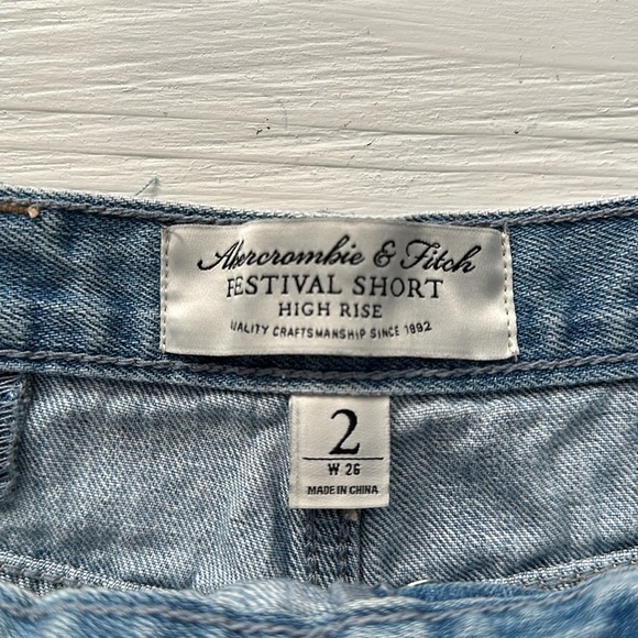 Abercrombie& Fitch Festival High Rise Cut Off Denim Short size 2 - Picture 3 of 6